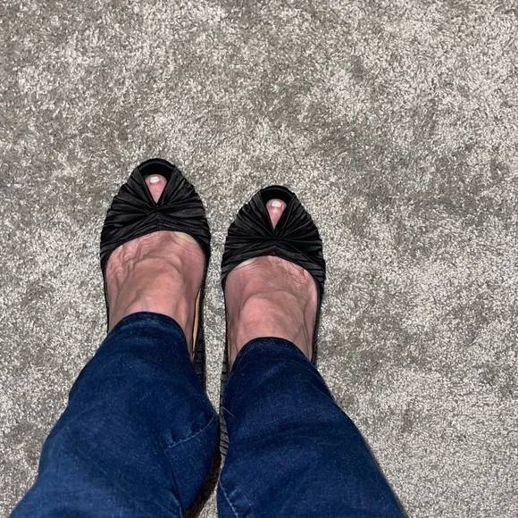 🔥 Luxury BM- Black Ryba Pleated Satin Heels Size 9-Designer Luxury Heels! - Picture 4 of 14